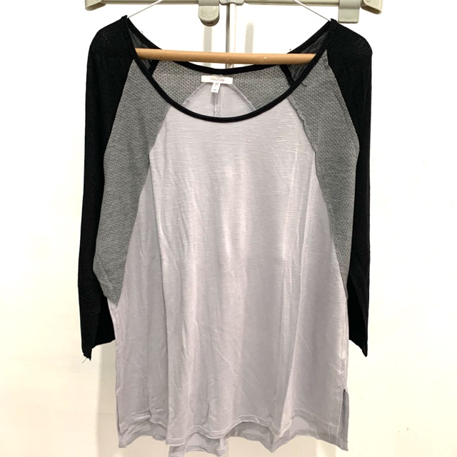 PRELOVED KAOS KAUS TEE MAURICES BAHAN KOMBINASI