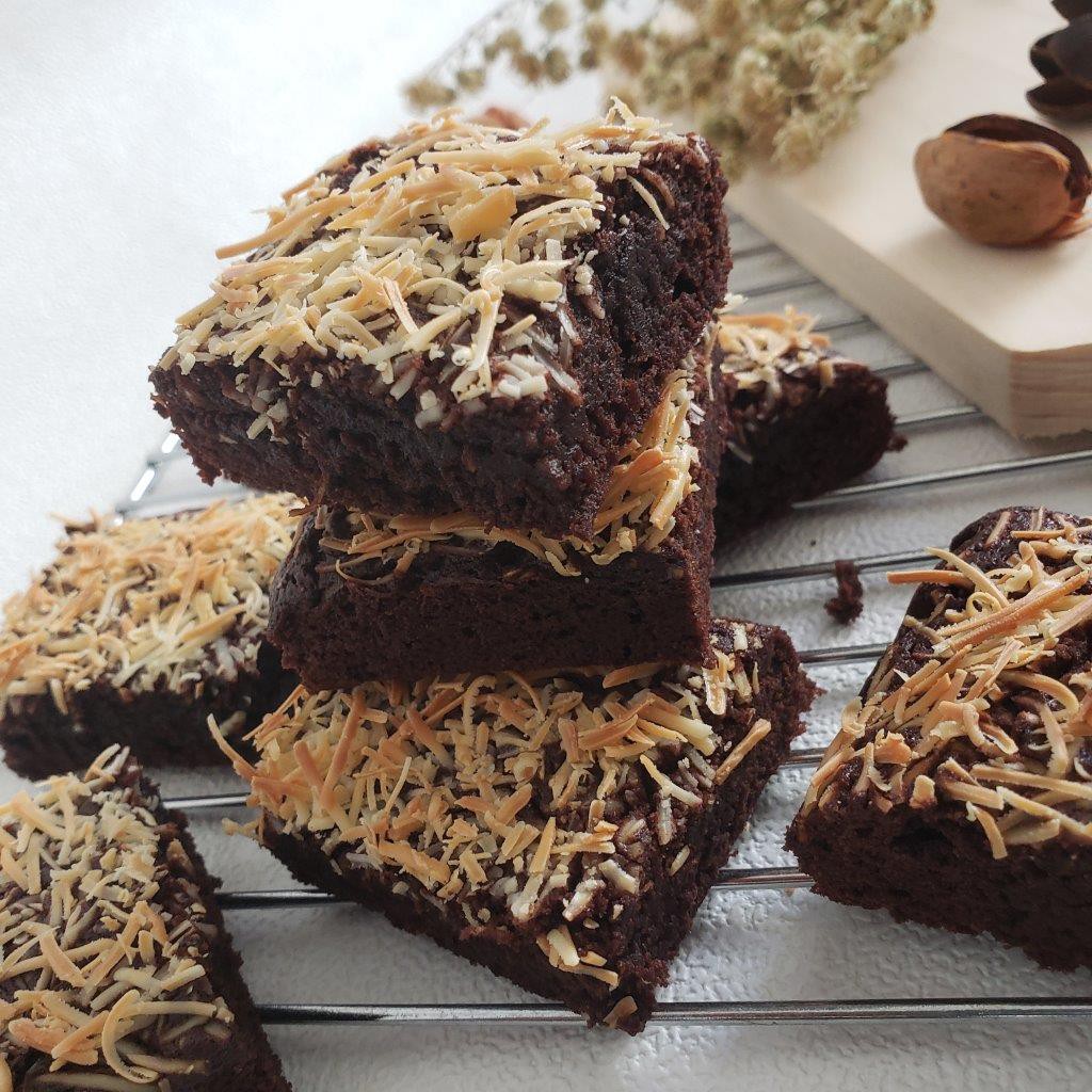 

Fudgy Brownies Golden Cheese Variant / Brownies Keju