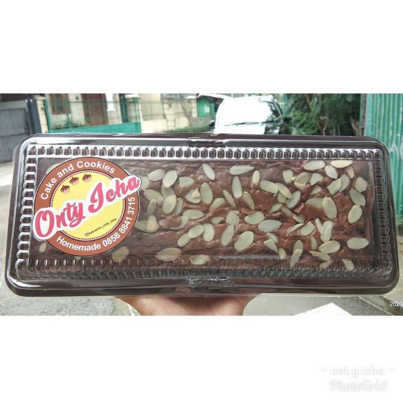 

Brownies panggang fudgy almond