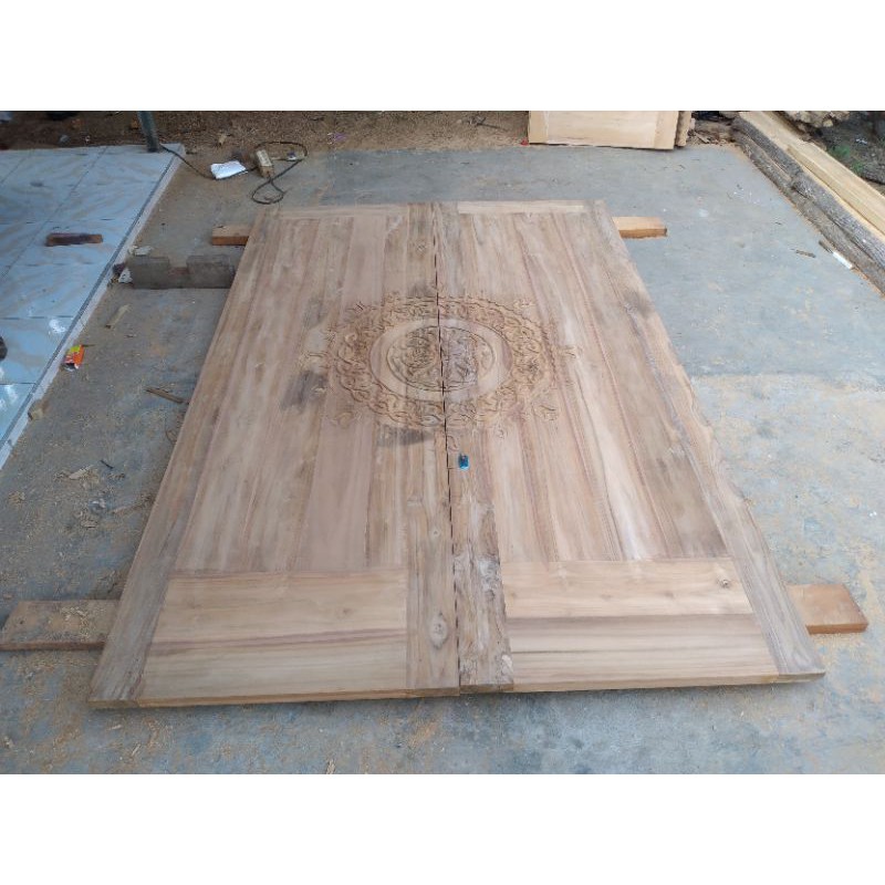 pintu ukir kaligrafi