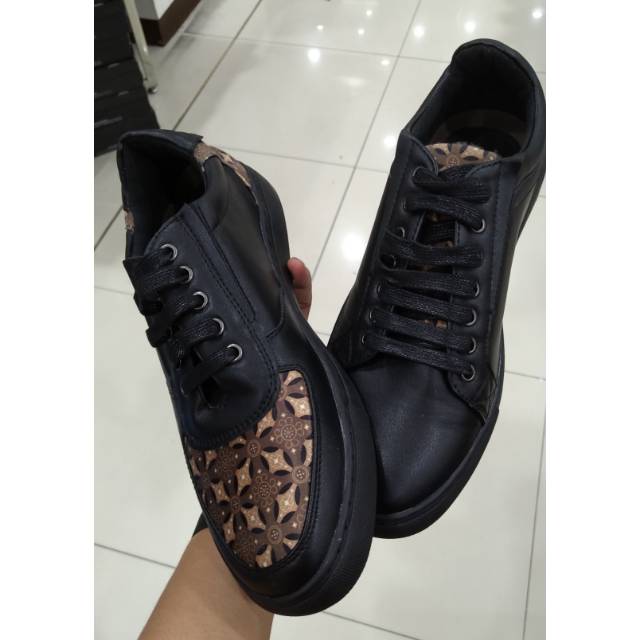 Sepatu pria Jackson