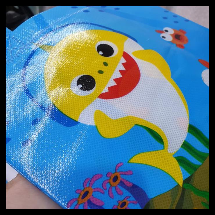 

Goodie Bag - Tas Kantong Kain Souvenir Hampers Motif Ikan Baby Shark - Biru