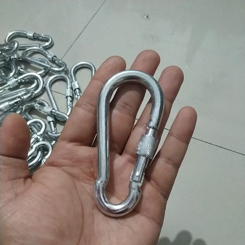 carabiner karabiner besi jumbo foto real