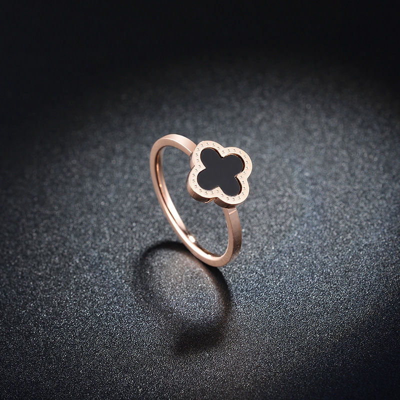 Cincin Dewasa Titanium Bunga  Cincin Desain Daun Semanggi Bahan Titanium Warna Hitam Dan Rose Gold 18k Untuk Wanita