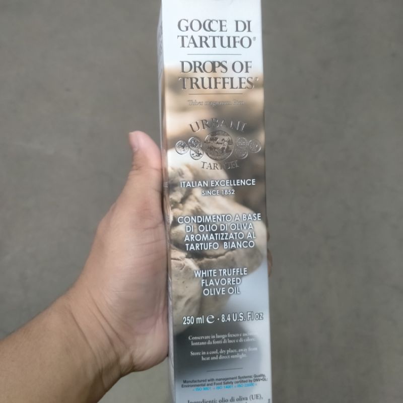 

URBANI WHITE TRUFFLE FLAVORED OLIVE OIL 250ml