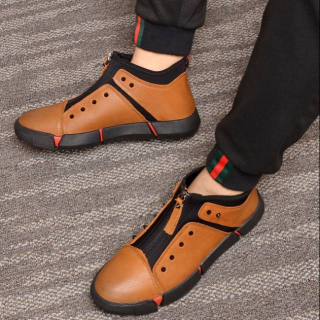 Louis Vuitton Mens Sneakers / Sepatu Pria / Super Mirror Quality