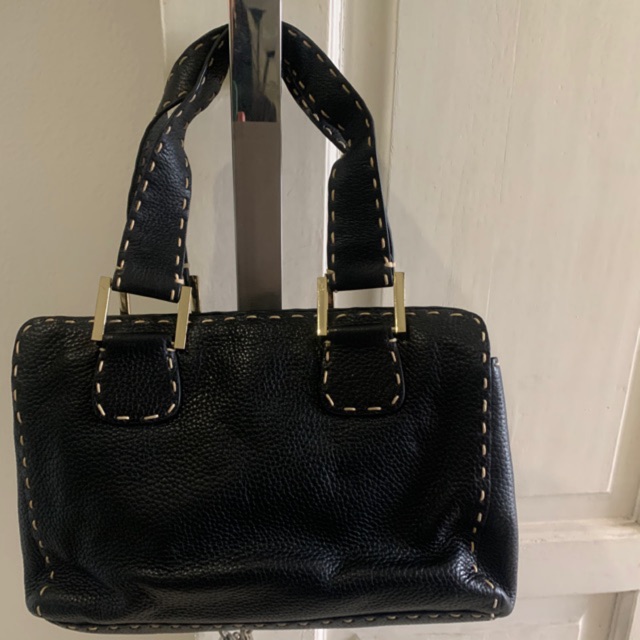 Preloved Tas fendi  selleria authentic second vitange bisa nego