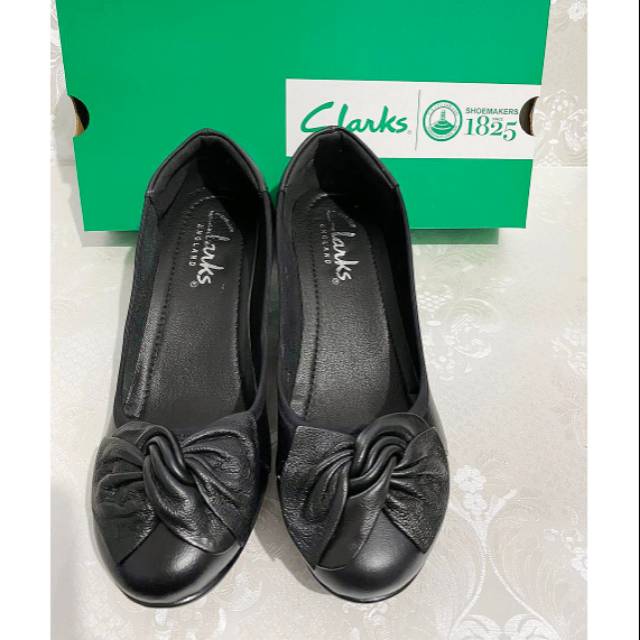 clarks wedges black