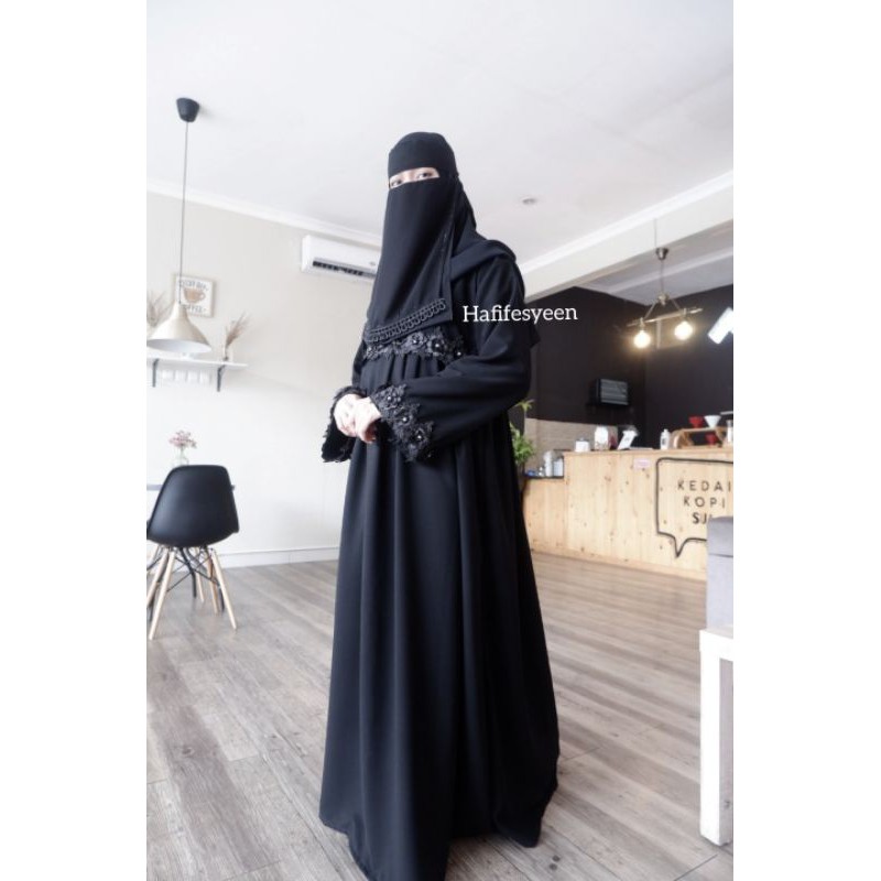 Naura abaya