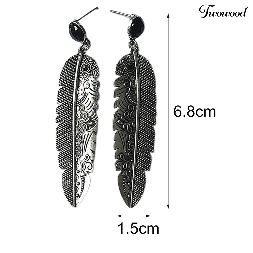 1 Pasang Anting Stud Bentuk Daun Model Hollow Out Untuk Kencan