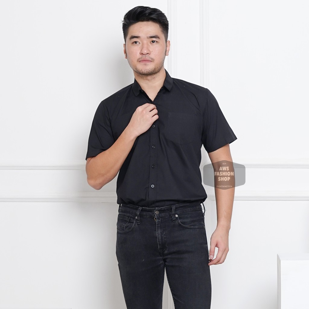 Kemeja Pria Lengan Pendek Polos Hitam Pekat Black Slimfit Casual 3308