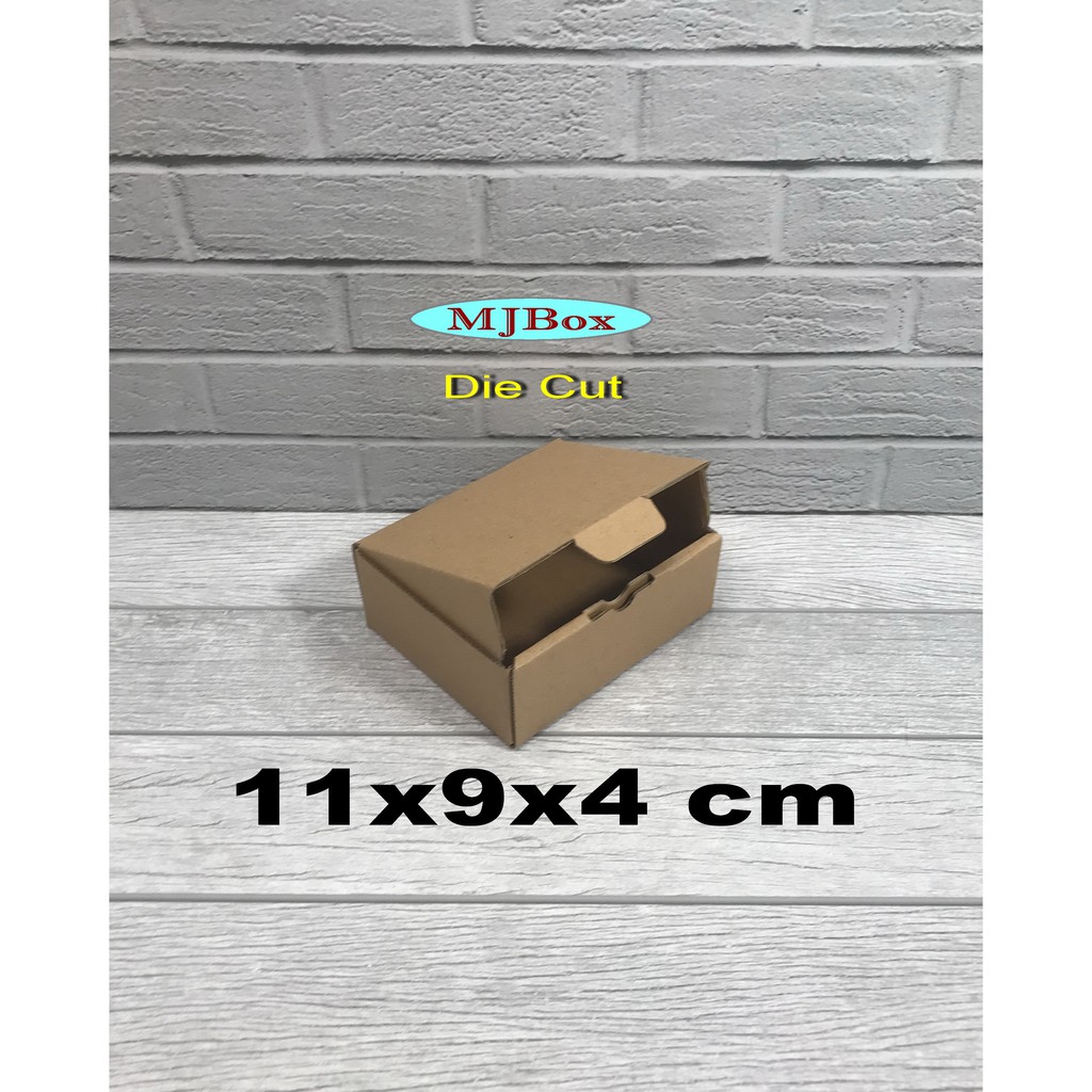 

Kardus uk. 11x9x4 cm............die cut