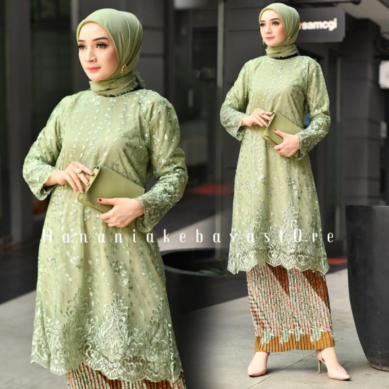 KEBAYA TUNIK MODERN / KEBAYA WISUDA / KEBAYA MODERN / KEBAYA PESTA / KEBAYA KONDANGAN / KEBAYA PENGANTIN / KEBAYA LAMARAN / KEBAYA AKAD / KEBAYA MUSLIM / KEBAYA TRADISIONAL / KEBAYA TERBARU / KEBAYA KEKINIAN / OUTFIT KEBAYA MODERN / KEBAYA MEWAH / KEBAYA