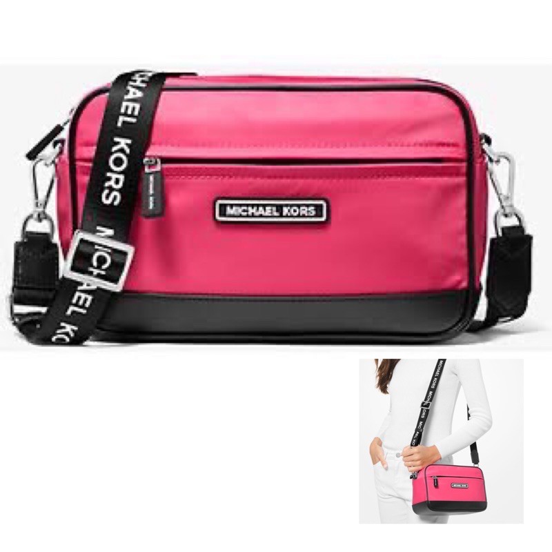 Michael kors medium nilon camera bag pink