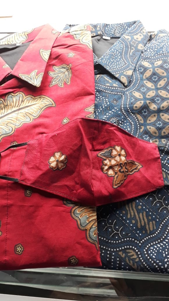 Kemeja Batik Pria Lengan Panjang Pendek Lapis Furing Reguler Fit Kembang Biru