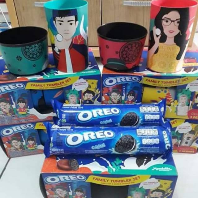 Paket Oreo ( 2 biskuit Oreo + gelas + mug )