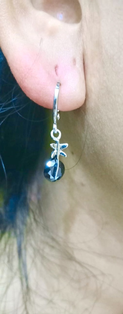 Anting lapis emas model pemata hitam