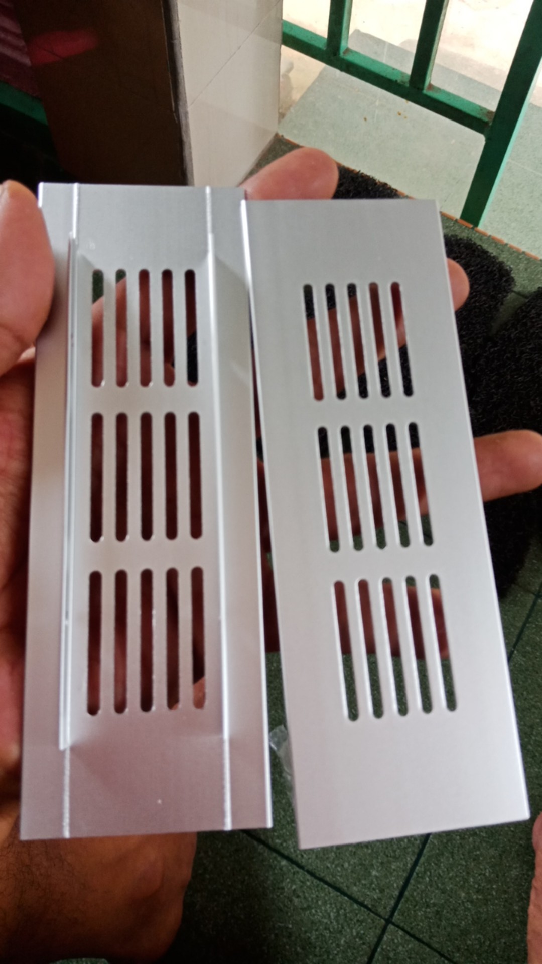 Lobang Angin Aluminium 5 X 15 Cm/lubang Hawa/saringan Udara/ventilasi Lemari