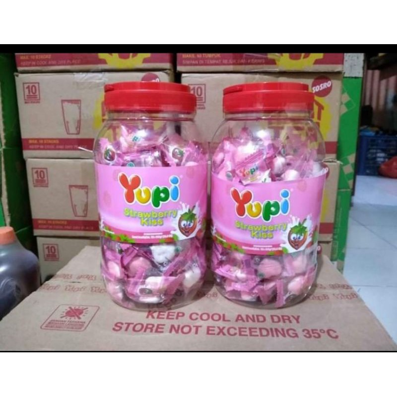 

yupi strawberry kiss toples