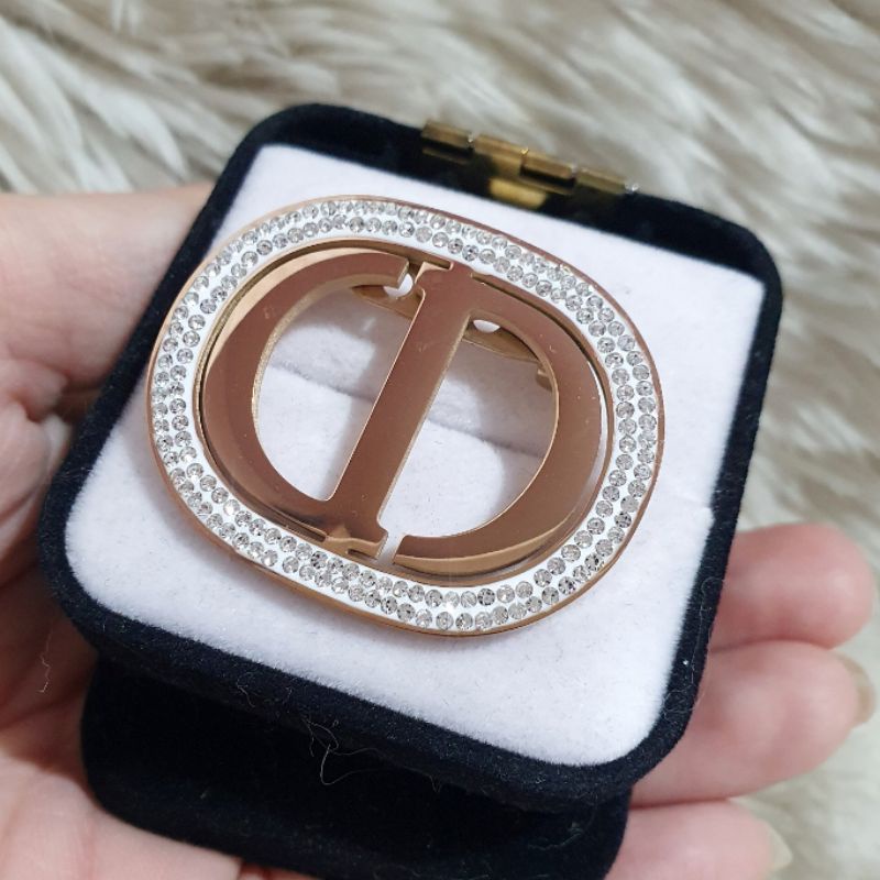 Bros Bahan Titanium import Brooch Branded Band Motif D1or Mata untuk hiasan baju di dada kualitas Import Peniti Baju Import Brooch Titanium Stainless steel Premium Quality Fashion import bahan Bagus B2