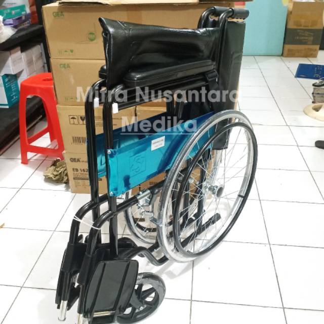 Kursi roda Standart Rumah Sakit Black