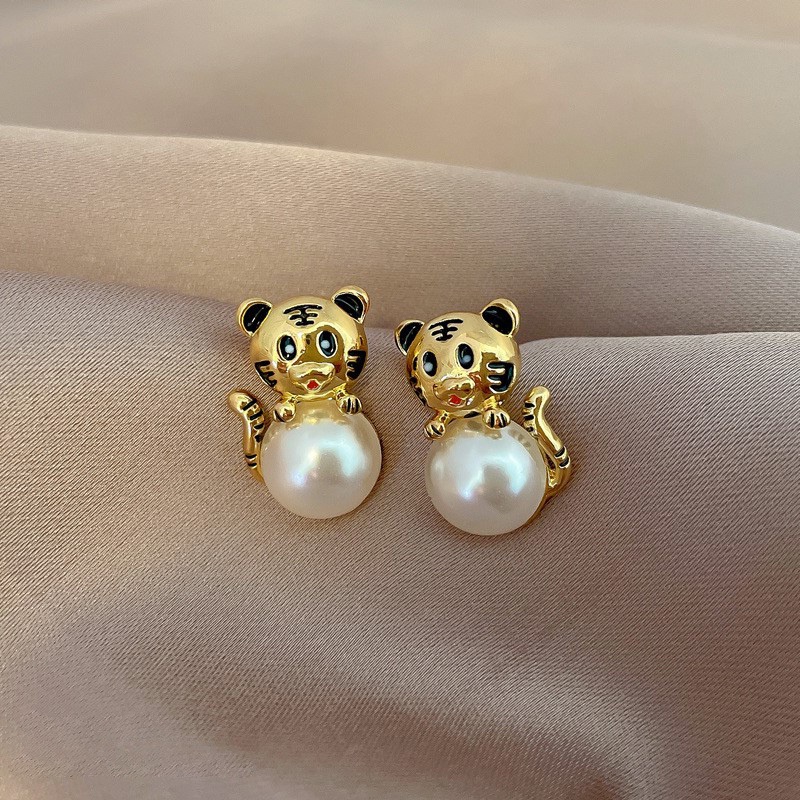 Anting stud Desain Harimau Aksen Mutiara