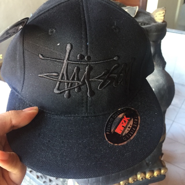 Topi stussy obey Import build up