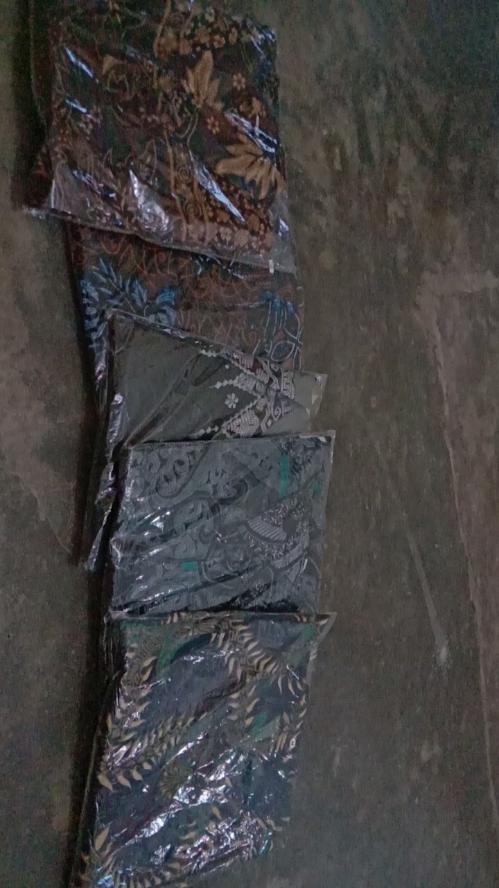 Emhabatik | Kemeja Batik Pria Lengan Panjang Couple Ada Beli Satu Bisa Ready Sragam