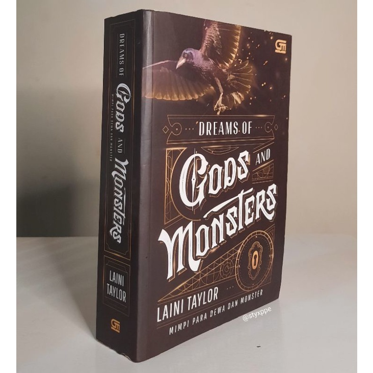 

Dreams Of Gods and Monsters by Laini Taylor