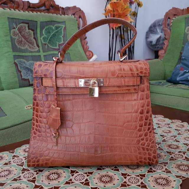 Tas kulit brand lokal