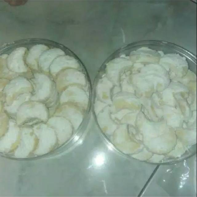 

Kue putri saljoe