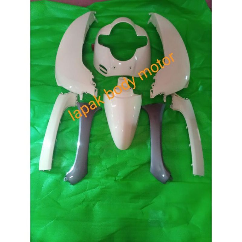 Cover Scoopy Full set body Scoopy fi k93 donat tahun 2018 2019 Cream