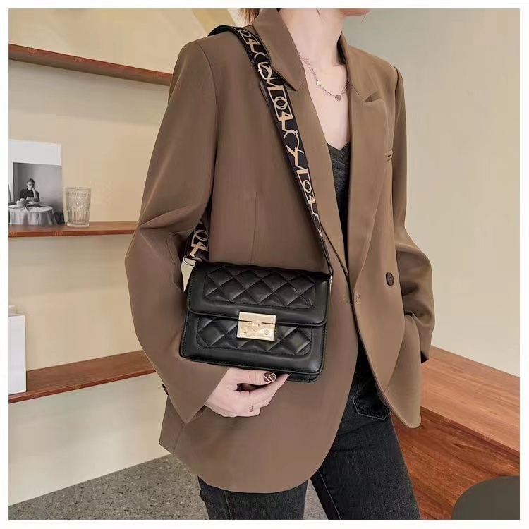 MV_Marvelouz MV602077 Tas SELEMPANG Fashion Stylish Wanita Talpan Strap Motif 1kg bisa 3 tas supplier tas import LT2077