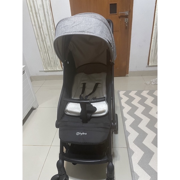 preloved stroller  hybrid  cabi  stacy , terawat jarang d pake, cuma ada terkelupas d bagian peganga