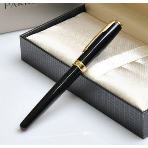 

STOK TERAKHIR Parker Sonnet Fountain Pen Black-Gold