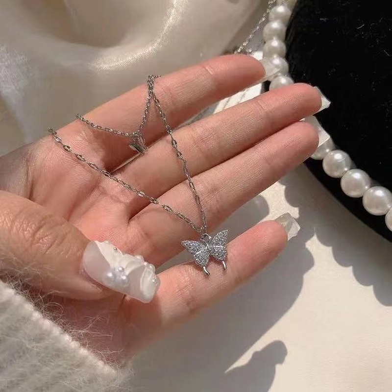 Kalung Rantai Klavikula Hias Liontin Kupu-Kupu Berlian Imitasi Bahan Logam Untuk Wanita
