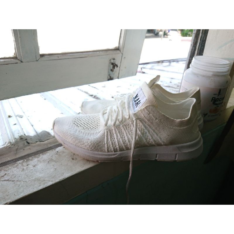 nah project x yas yoga arizona putih white knitsize 43
