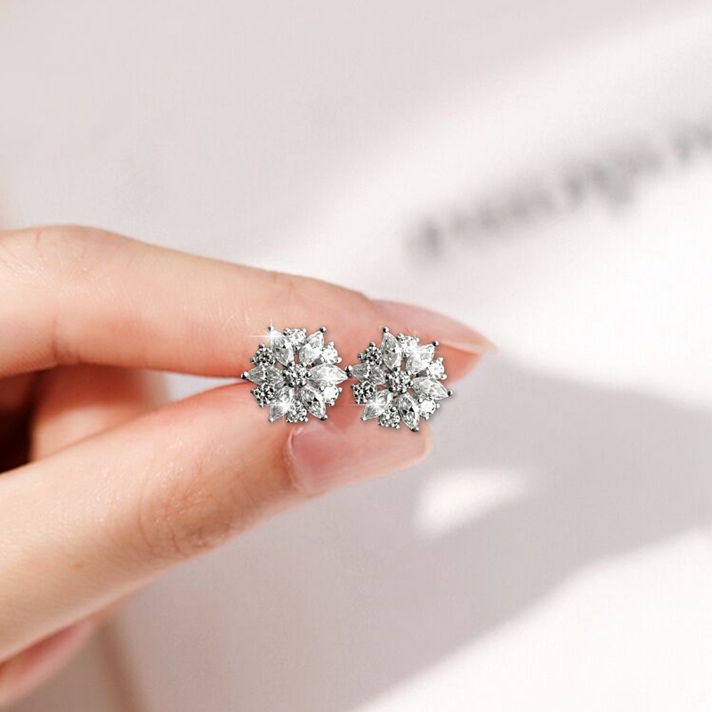 Dazzling Crystal Cubic Zirconia Stud Earrings Delicate Women Wedding Accessories High Quality Silver Color Trendy Jewelry