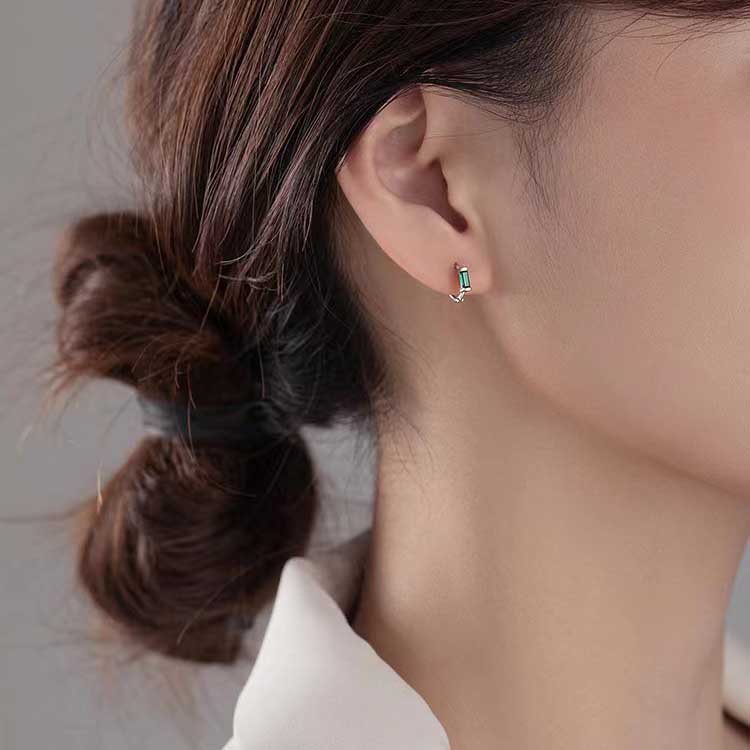 Anting Hoop Bahan Titanium Steel S925 Silver Emerald Gaya Korea Untuk Wanita