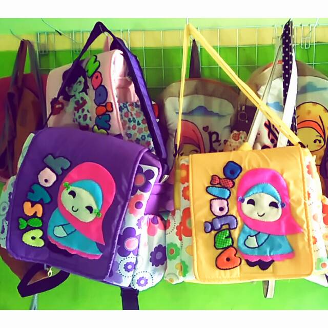 Tas selempang uk.SD warna ungu. Gb. Cewe hijab 100000