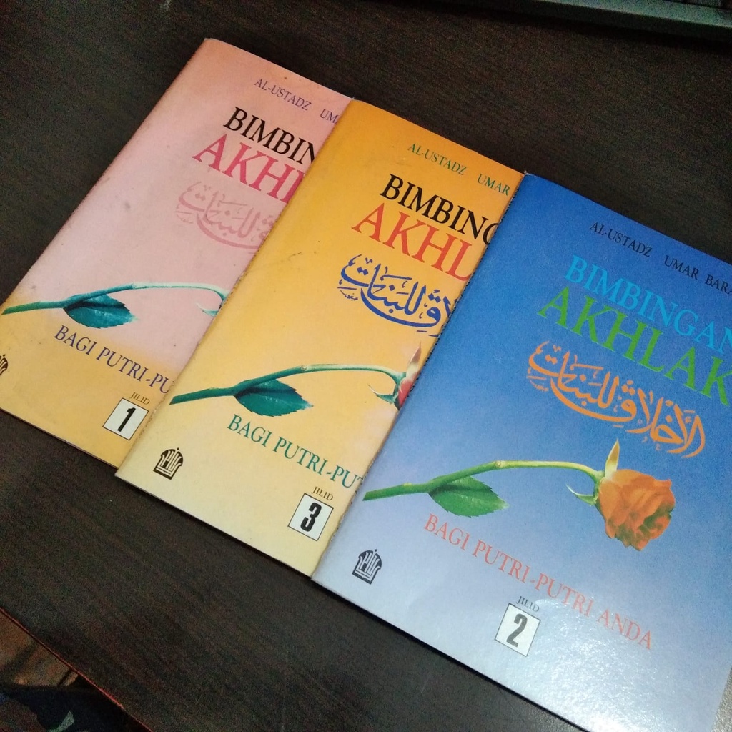 

buku terjemahan akhlak banat juz 1,2,3 b.indonesia