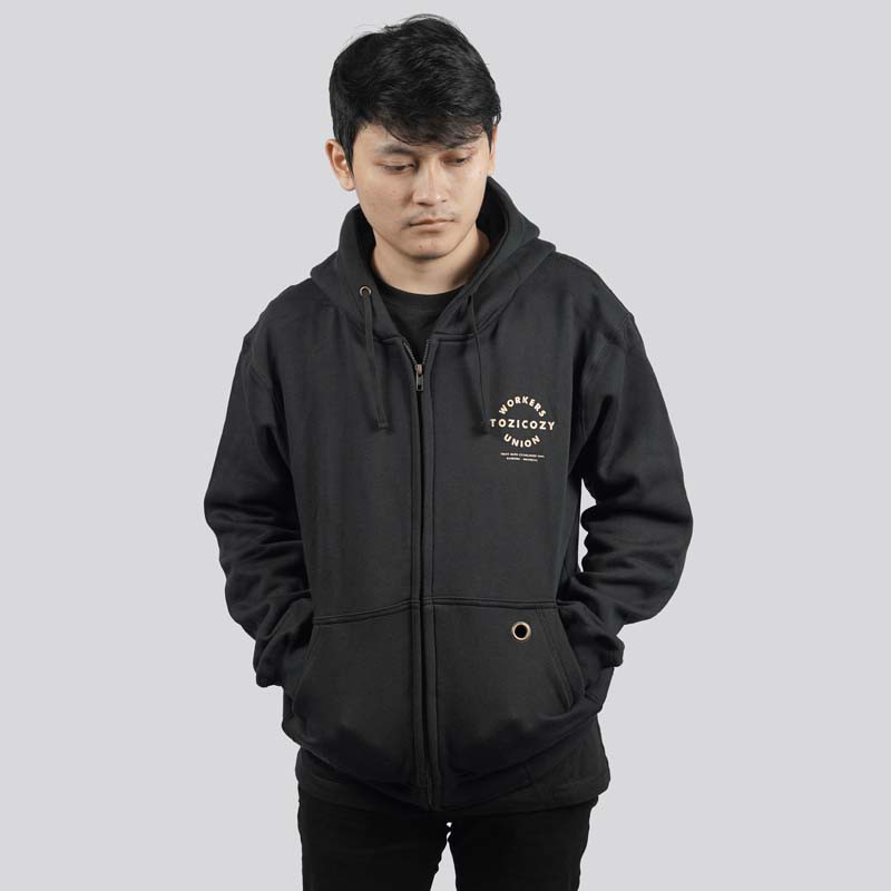 Tozicozy Compton Zipper Hoodie Pria Warna Hitam Bahan Cotton Fleece Sablon Plastisol Size S M L XL X