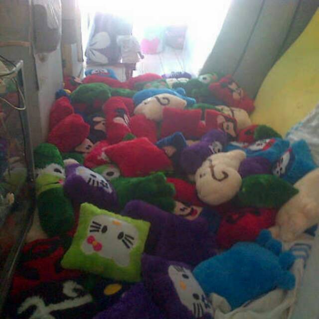 Bantal raspur karpet