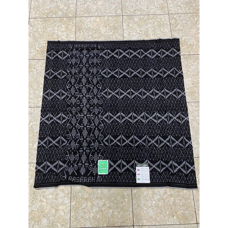 Sarung Tenun Mesres Basarah Motif Kawung Warna Hitam