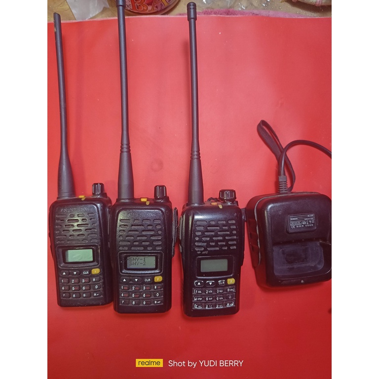 Ht Firstcom Fc25 Frekuensi DualBand Uhf dan Vhf 400 sd 470mhz 136 sd 174mhz Kondisi normal tanpa cha