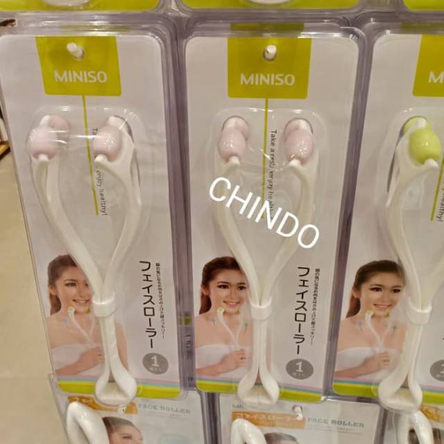 MINISO FACIAL MASSAGER DENGAN FOUR WHEEL DESIGN COMFORTABLE