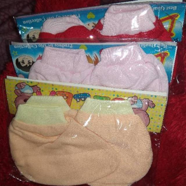 1 set sarung tangan dan sarung kaki bayi