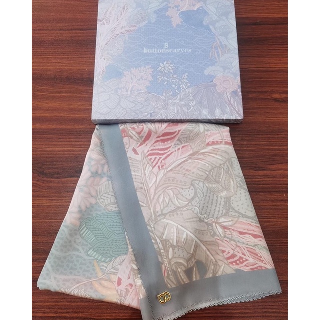 Preloved Buttonscarves Nusantara Savanna SATIN