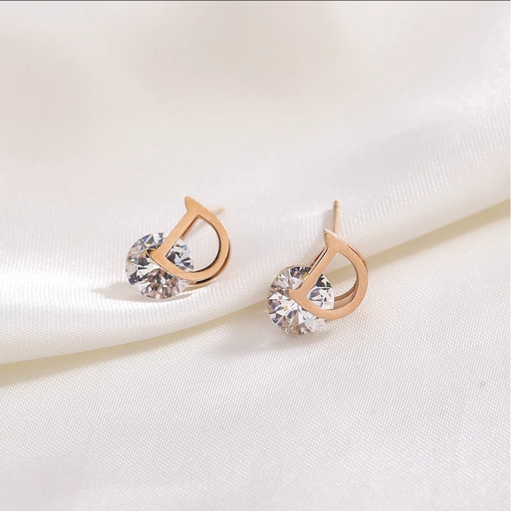 Anting Tusuk Titanium Huruf &quot; D &quot; Zirkon Artifisial Untuk Wanita Fashion Tersedia Rosegold dan Gold