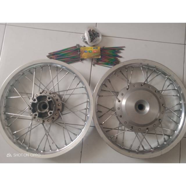 Velg 14 motor Beat / Scoopy masuk , trombol depan belakang orisinil